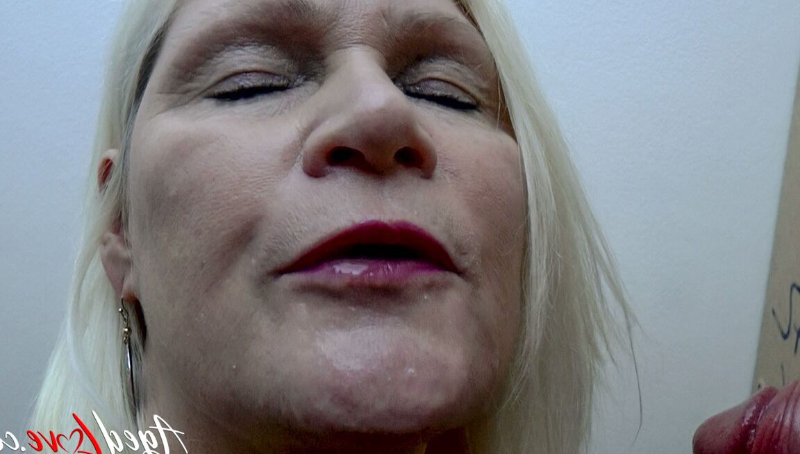 21P Maduro MILF Lacey Starr come um pau duro como pedra e tem gosto de porra