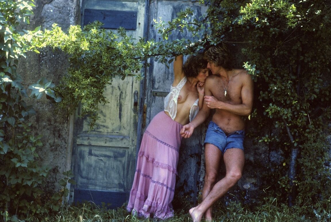 14P Vintage follando con la caliente Suze Randall y su flaco hijo de puta al aire libre