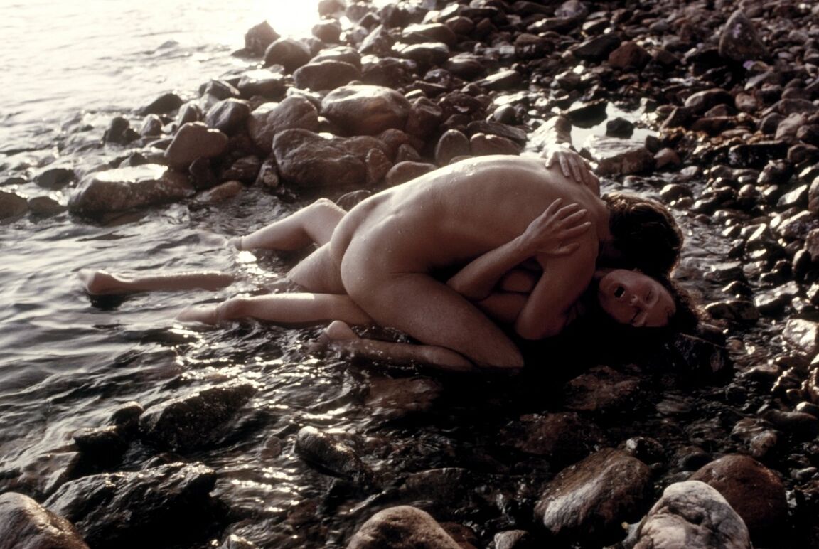 14P Vintage follando con la caliente Suze Randall y su flaco hijo de puta al aire libre