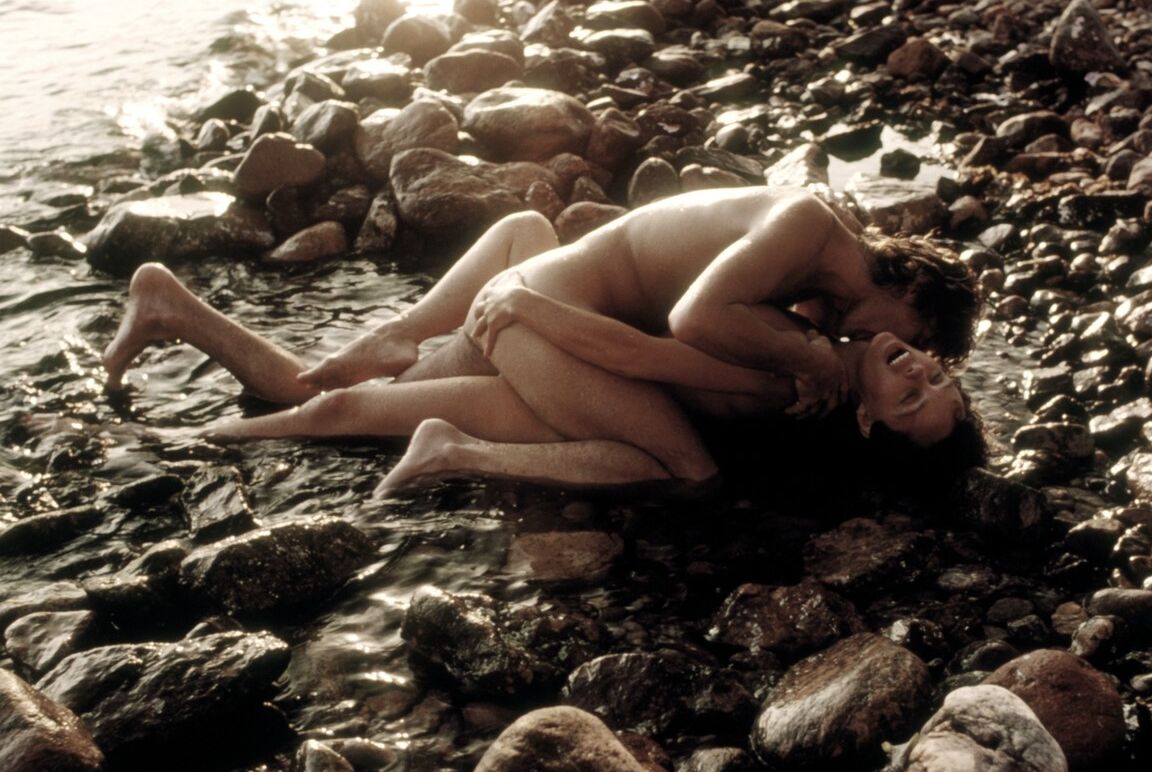 14P Vintage follando con la caliente Suze Randall y su flaco hijo de puta al aire libre