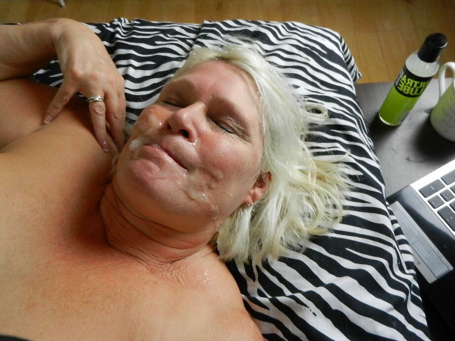 21P Vovó safada Lacey Starr faz um tratamento facial bagunçado em uma cena interracial quente