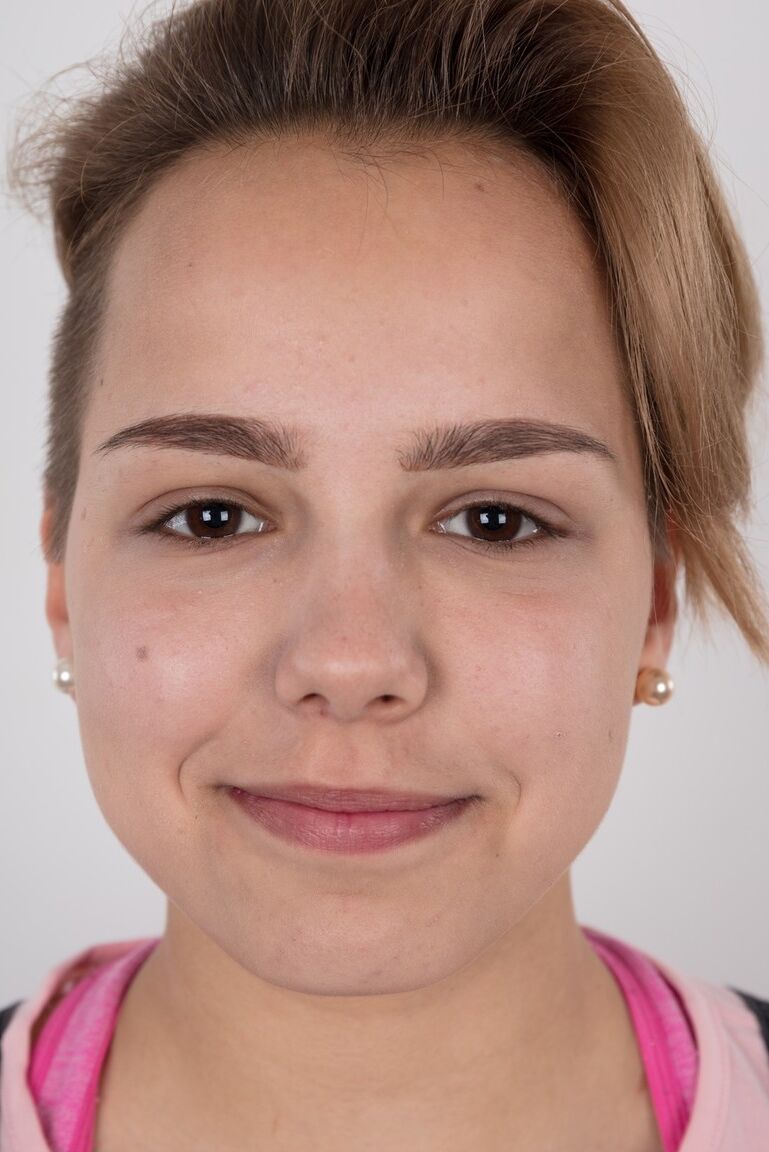 20P A modelo amadora Michaela tira o macacão e a lingerie para posar nua