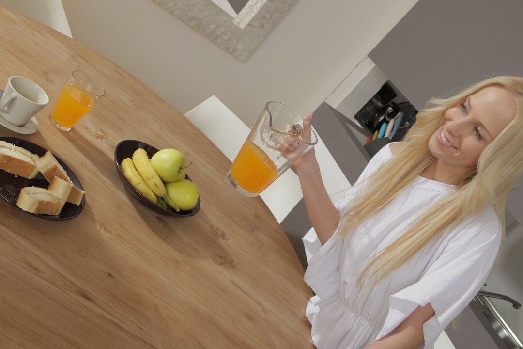 16P Beautiful girls turn their shared roommate situation into a lesbian experience