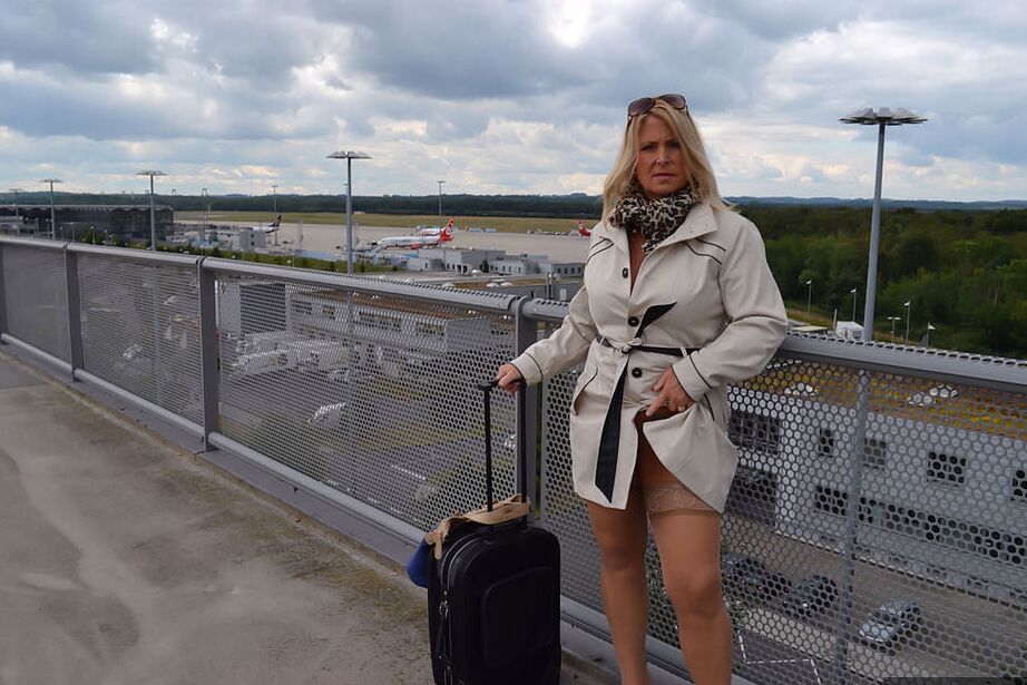 20P Kinky big tit mature exhibitionist wears nothing underneath coat in public
