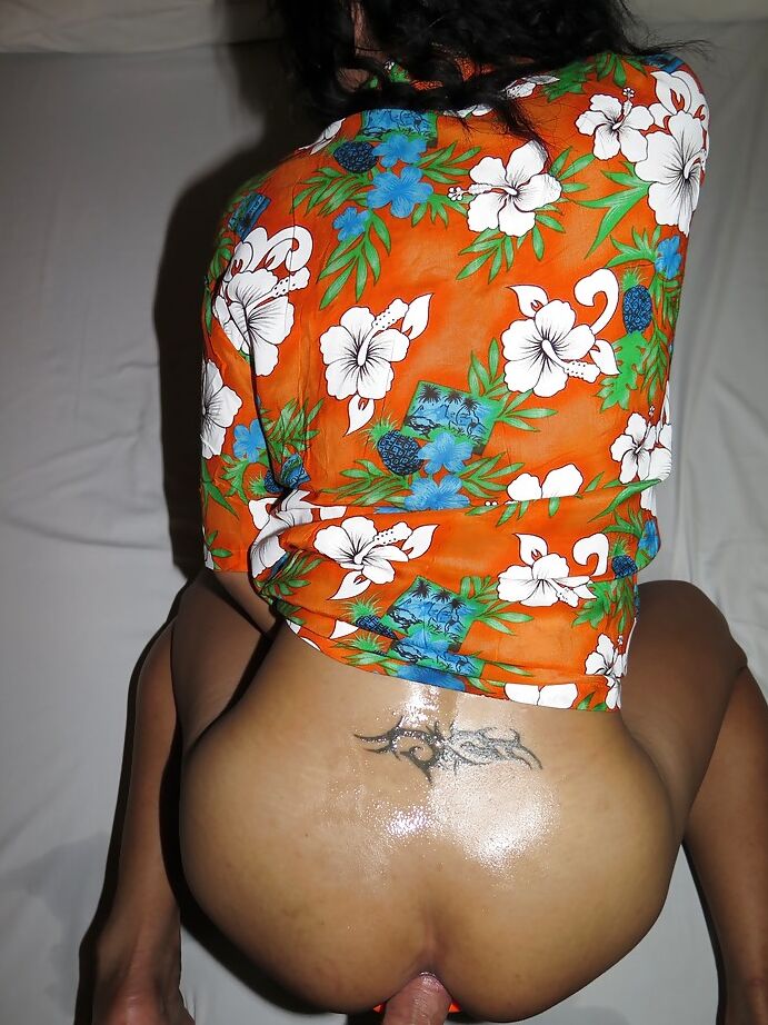 16P Travesti asiática tatuada Kita com porra escorrendo no ânus após sexo anal sem camisinha