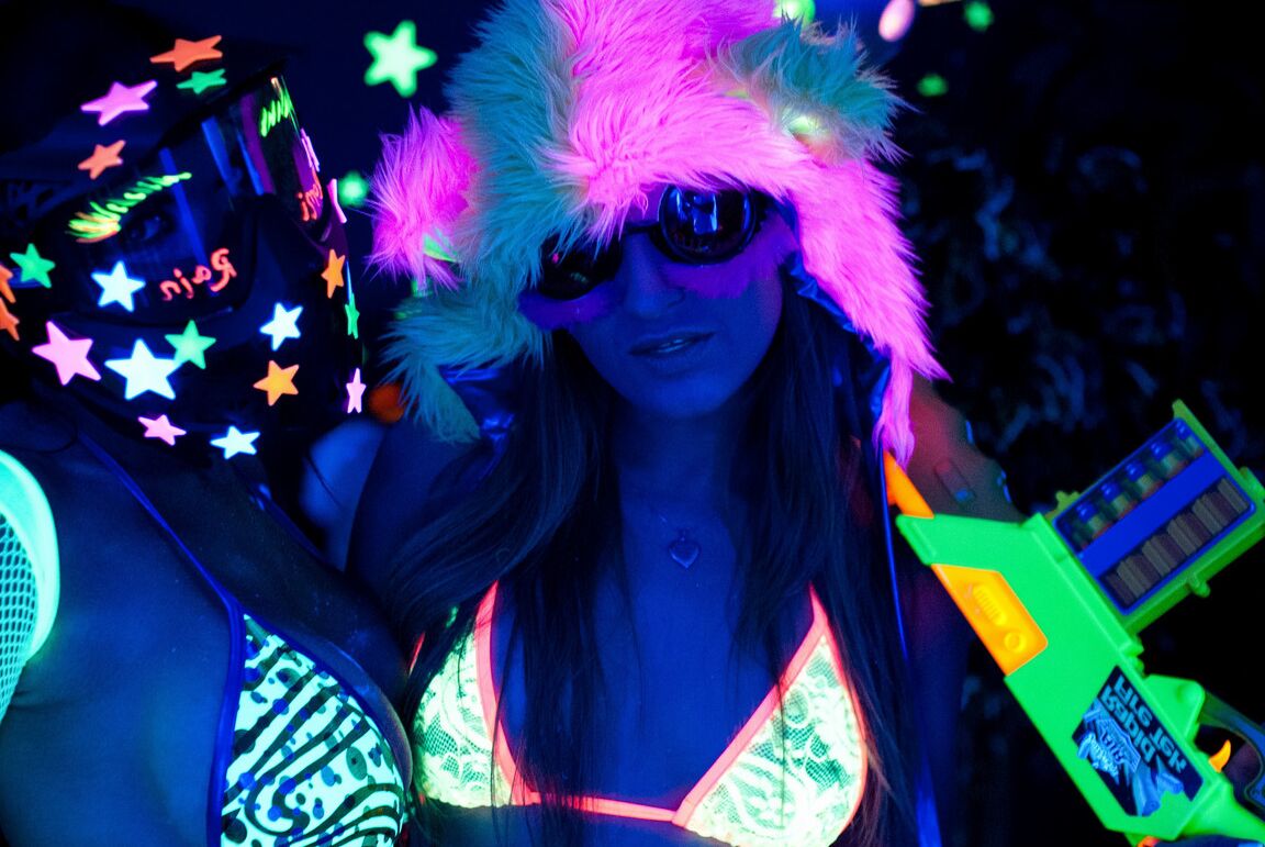 21P Lesbian strippers Dani Daniels & Romi Rain licking pussy under UV lights