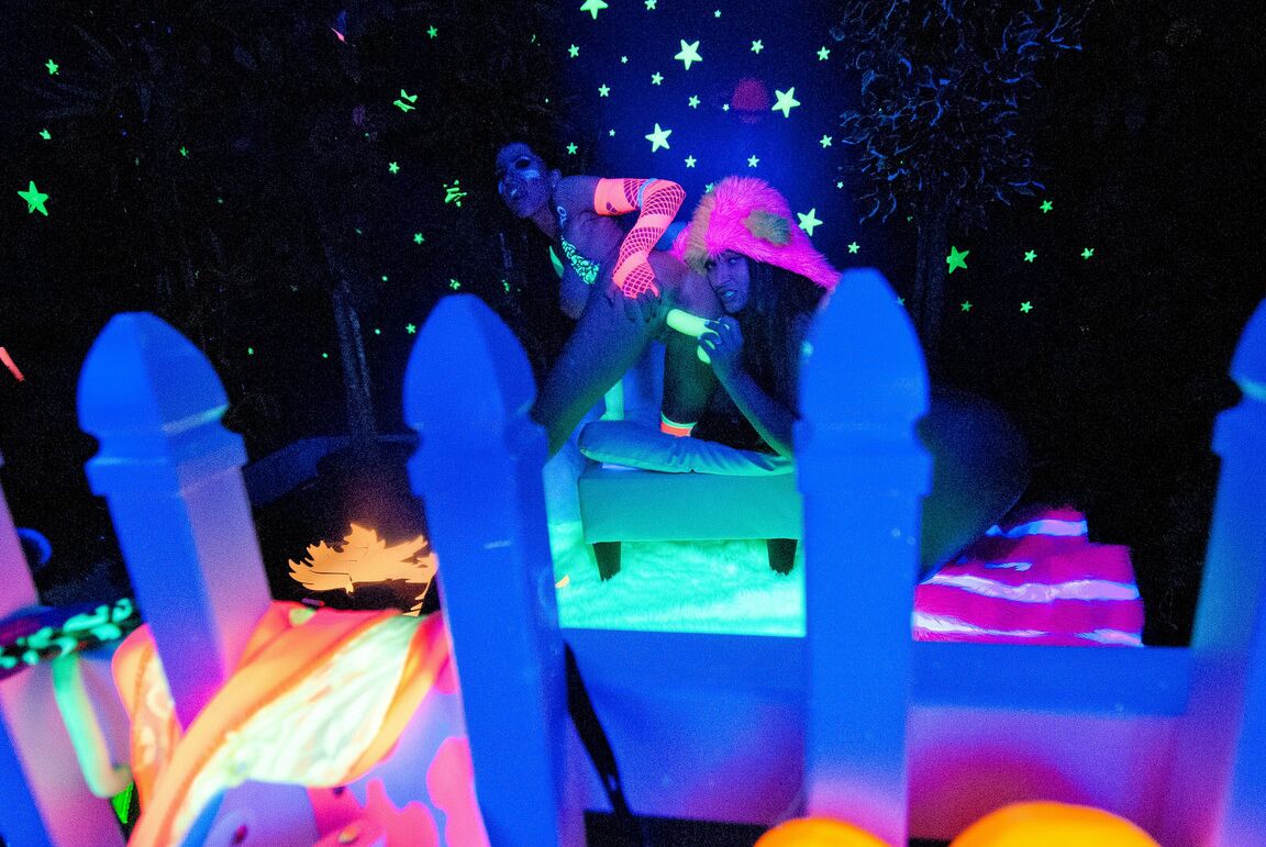 21P Lesbian strippers Dani Daniels & Romi Rain licking pussy under UV lights