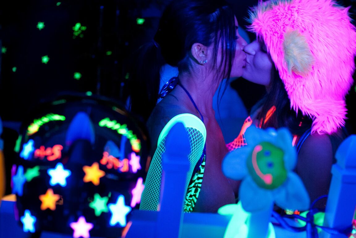 21P Lesbian strippers Dani Daniels & Romi Rain licking pussy under UV lights