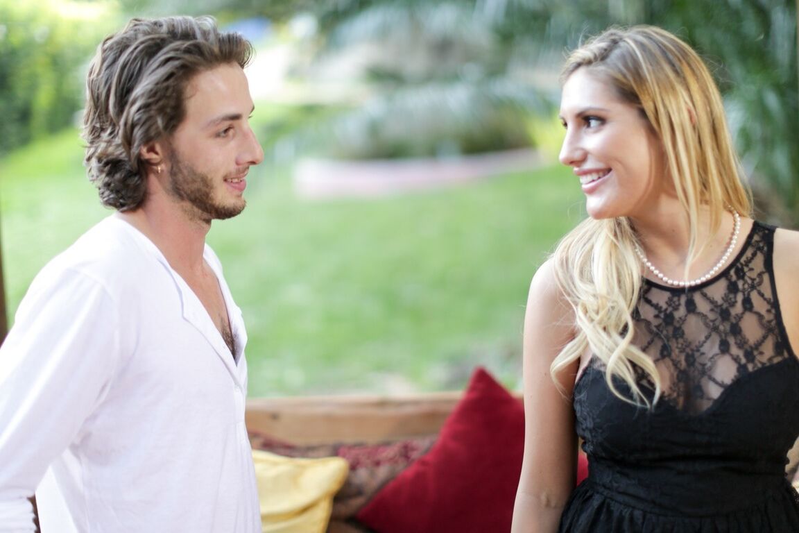 15P Bimbo August Ames gives a world class head and fucks outdoors