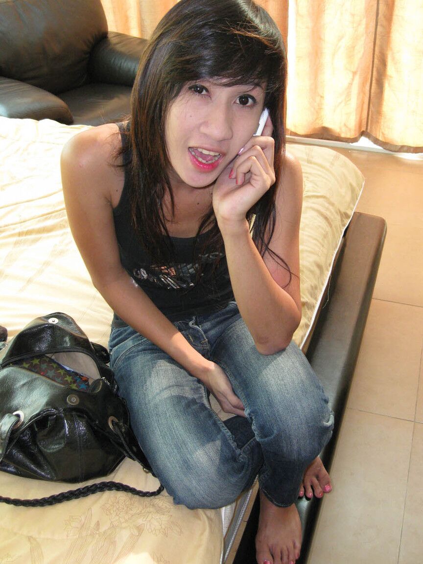 17P Um bando de lindas ladyboys amadoras peitudas capturadas em fotos espontâneas