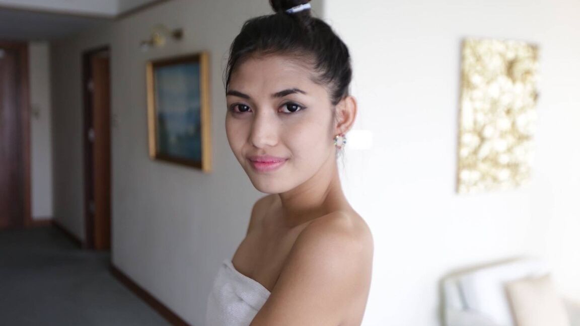 12P 20 year old petite Thai ladyboy loves teasing and blowing tourists cocks