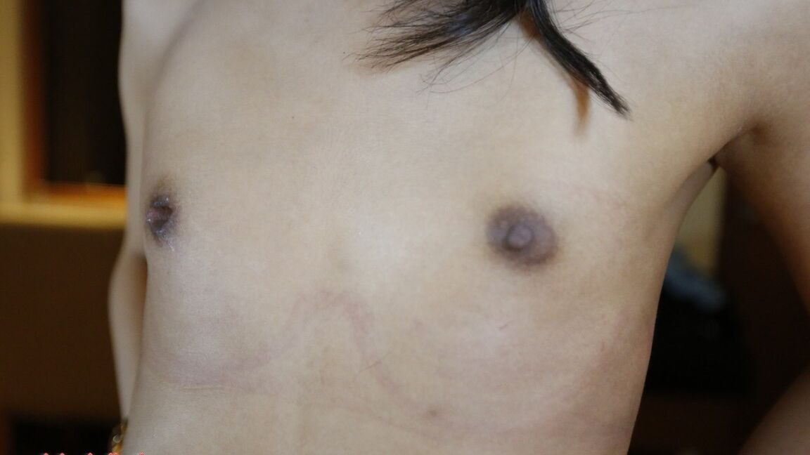 12P Ladyboy tailandesa de 22 años folla y chupa una polla blanca