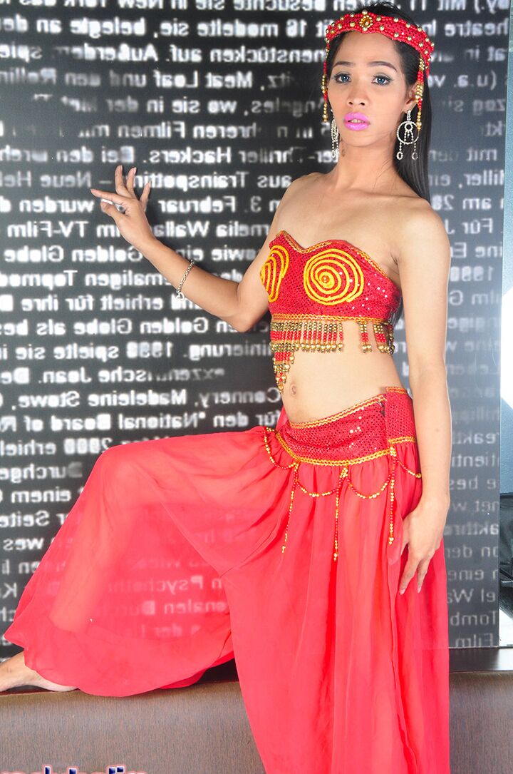 16P PI Ladyboy Kim Somo Belly Dancer