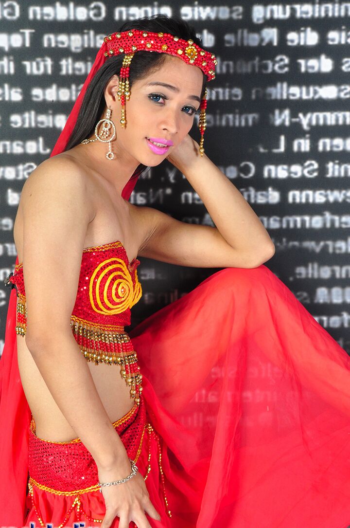 16P PI Ladyboy Kim Somo Belly Dancer