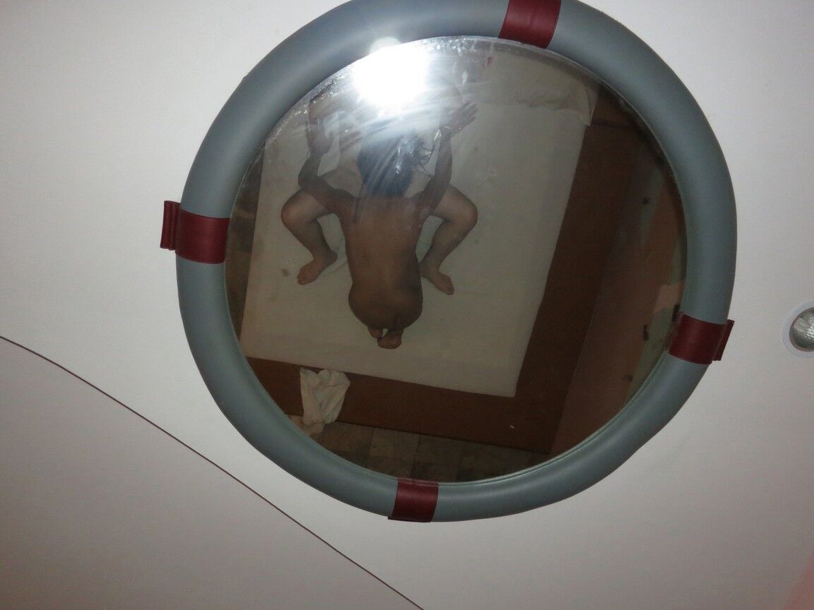 17P Travesti amador de lábios grandes A acaricia seu pau enquanto obtém creampie anal POV