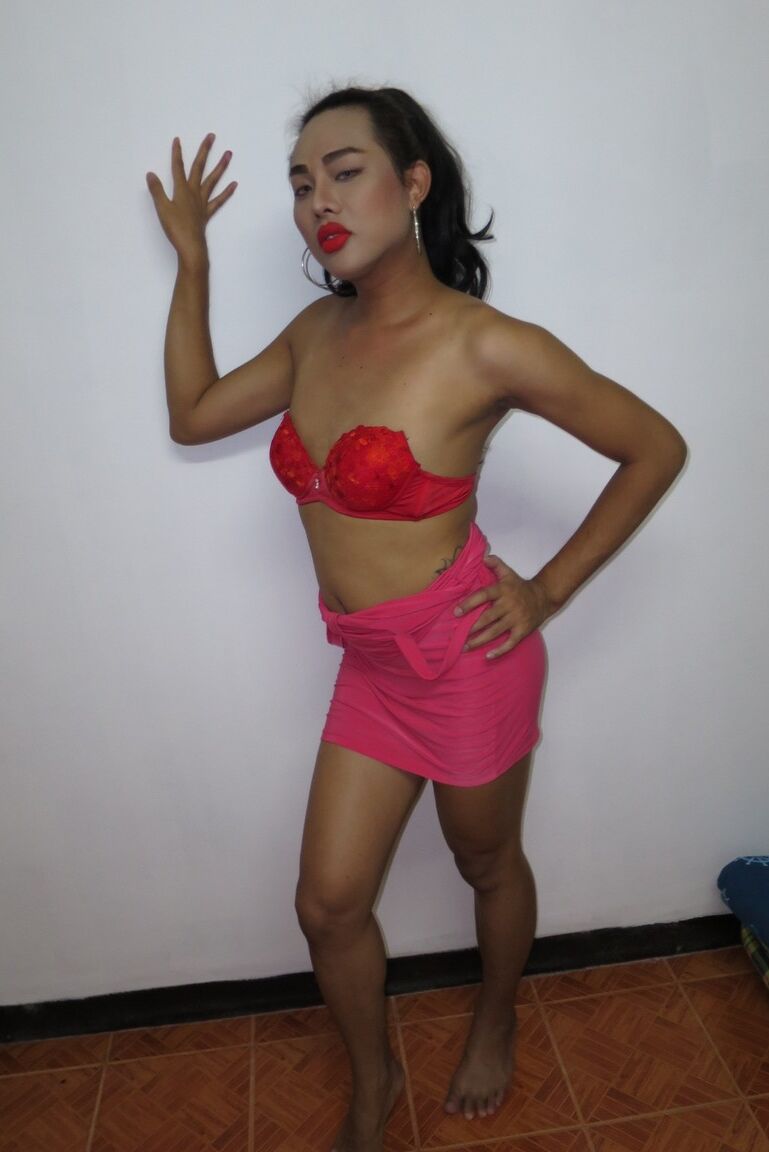 17P Ruby lipped amateur Sara strips off to exhibit her shemale penis for stroking