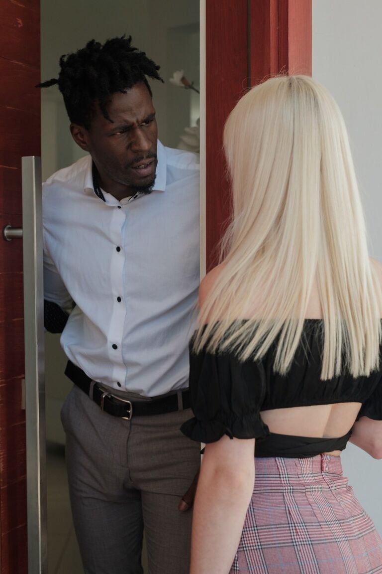 21P Loira querida Lilly Bell mostra seus peitos e fica enegrecida hardcore