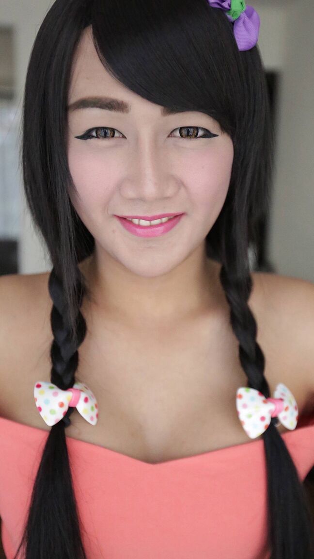 12P 20 anos ladyboy tailandês dá cabeça para turistas brancos pau grande