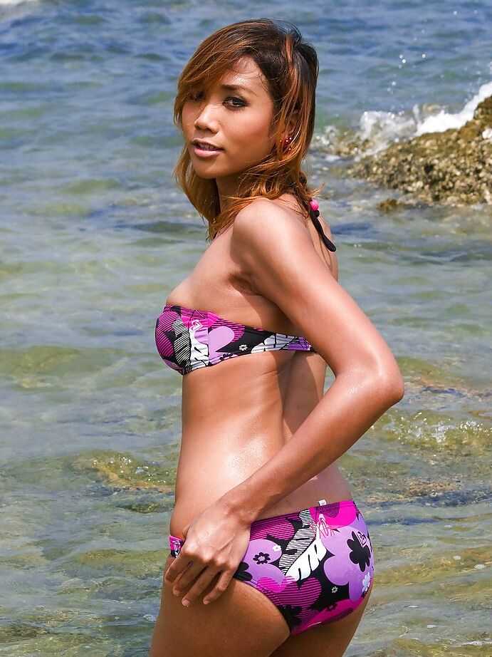 16P Sexy outdoor shoot with ladyboy Moo taking walk on beach in bikini