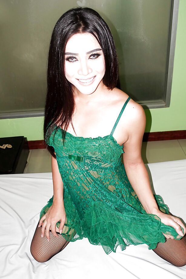 16P Travesti asiática fina Kartoon fazendo sexo anal sem camisinha de homem com pau grande