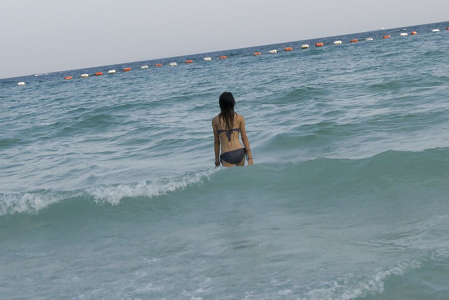 16P Tesão big tit Travesti asiática Wicky fazendo uma viagem para a praia
