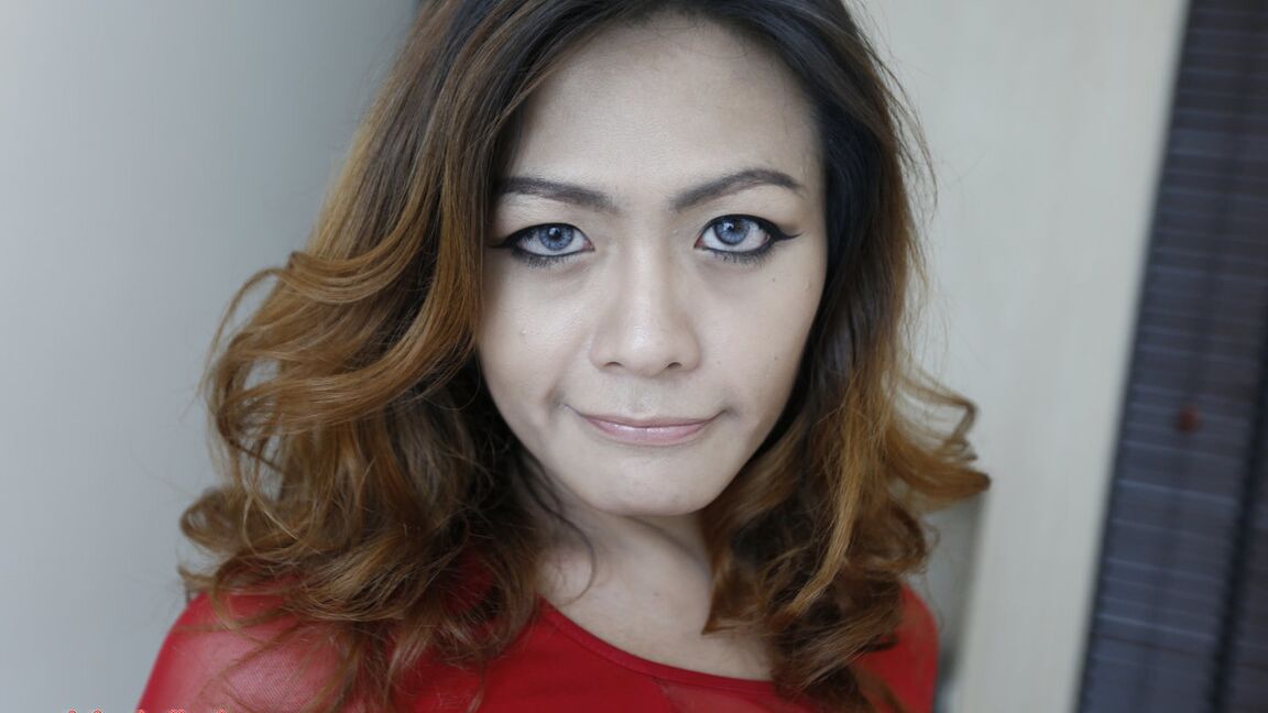 12P Ladyboy tailandês de 26 anos chupa pau de turista