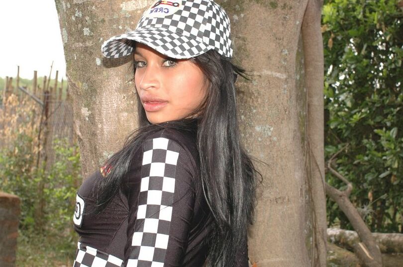 15P Mariana corre para tirar a roupa