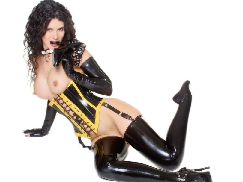 15P Amsterdam Caoutchouc Non Nu Latex Brunette
