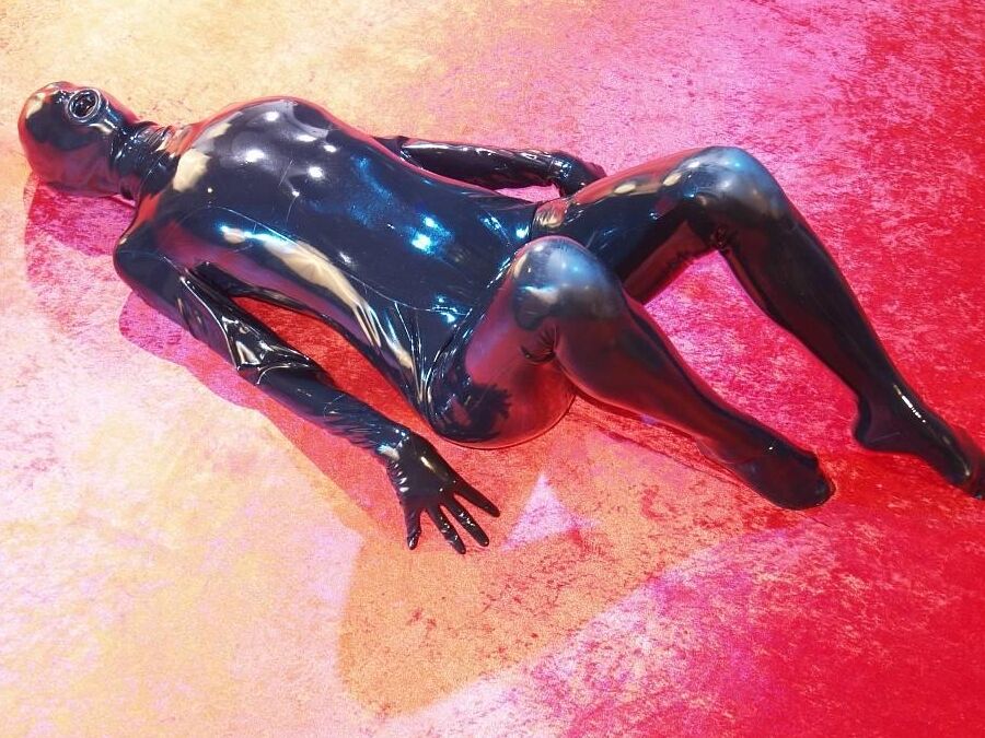 16P Images Rubber At The Return of the Latex Alien