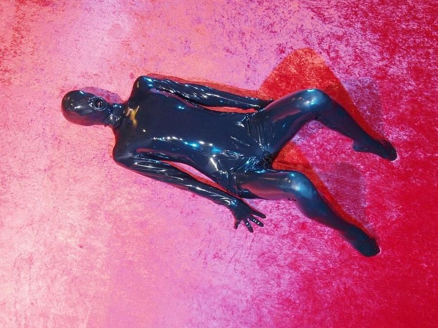 16P Images Rubber At The Return of the Latex Alien
