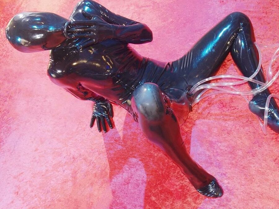 16P Images Rubber At The Return of the Latex Alien