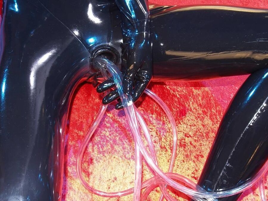 16P Images Rubber At The Return of the Latex Alien