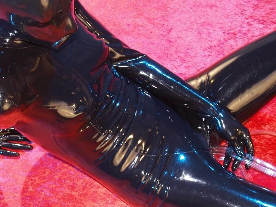 16P Images Rubber At The Return of the Latex Alien