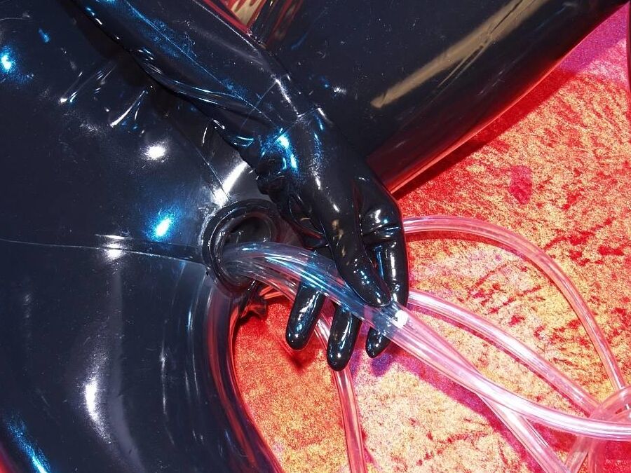 16P Images Rubber At The Return of the Latex Alien
