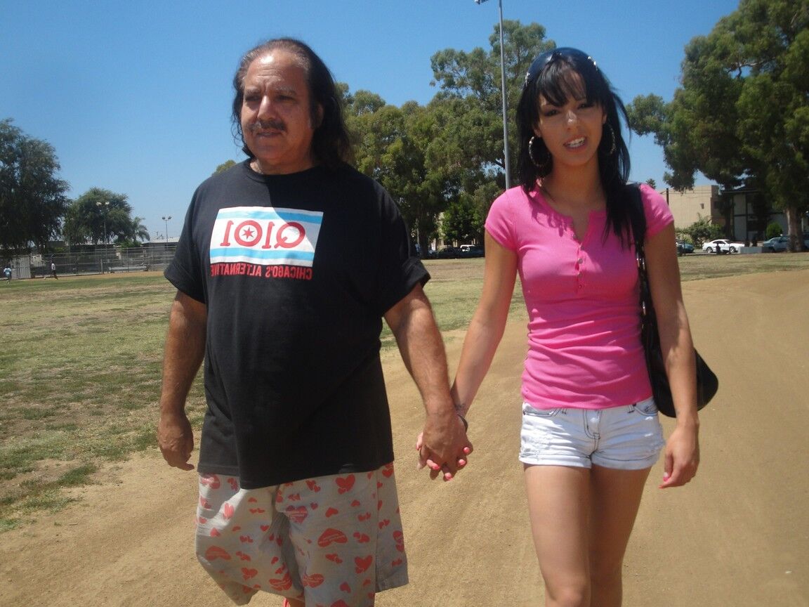 21P Teenage newcummer Eve Evans gets pleased and fucked by legendary Ron Jeremy