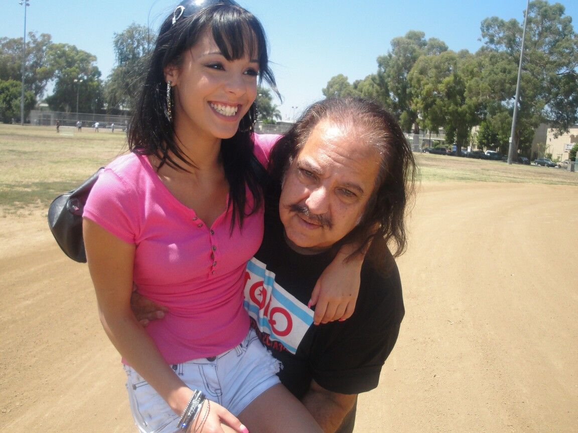 21P Teenage newcummer Eve Evans gets pleased and fucked by legendary Ron Jeremy