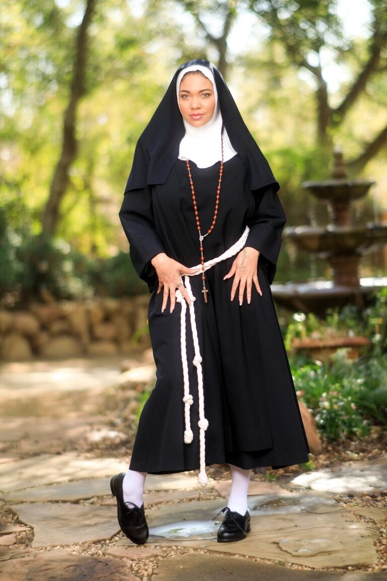 15P Thick nun bares her big naturals before showing her ass and twat in courtyard