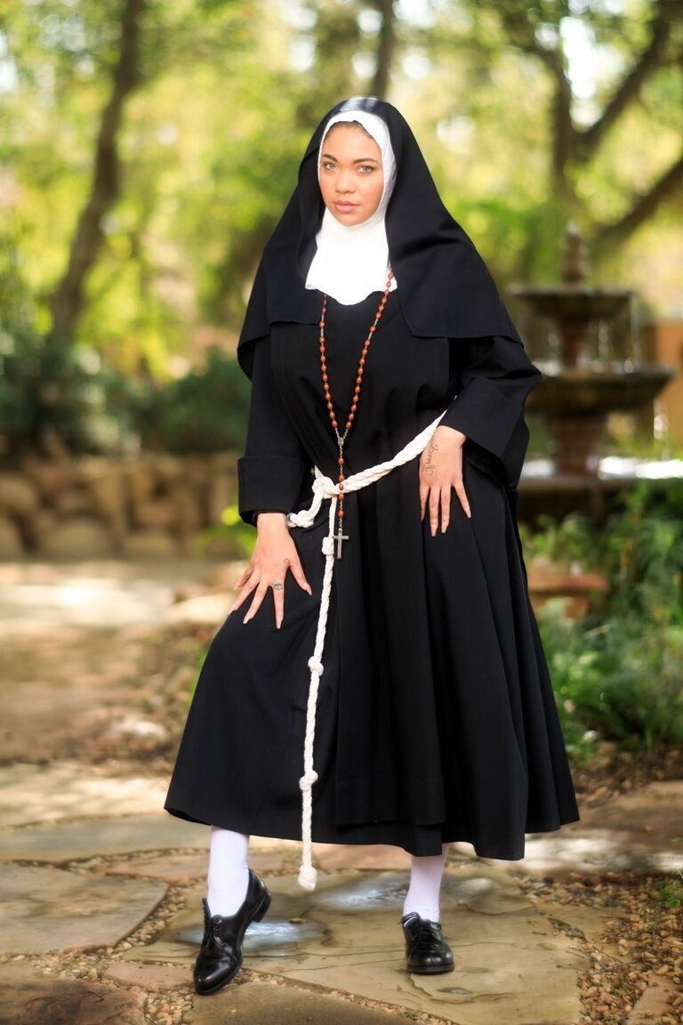 15P Thick nun bares her big naturals before showing her ass and twat in courtyard