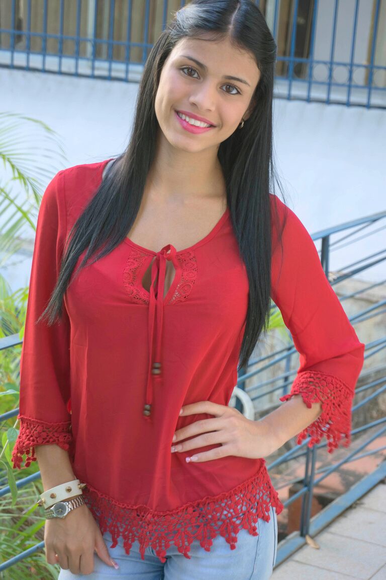 20P Stunning Latina Denisse Gomez tries out different clothing combinations