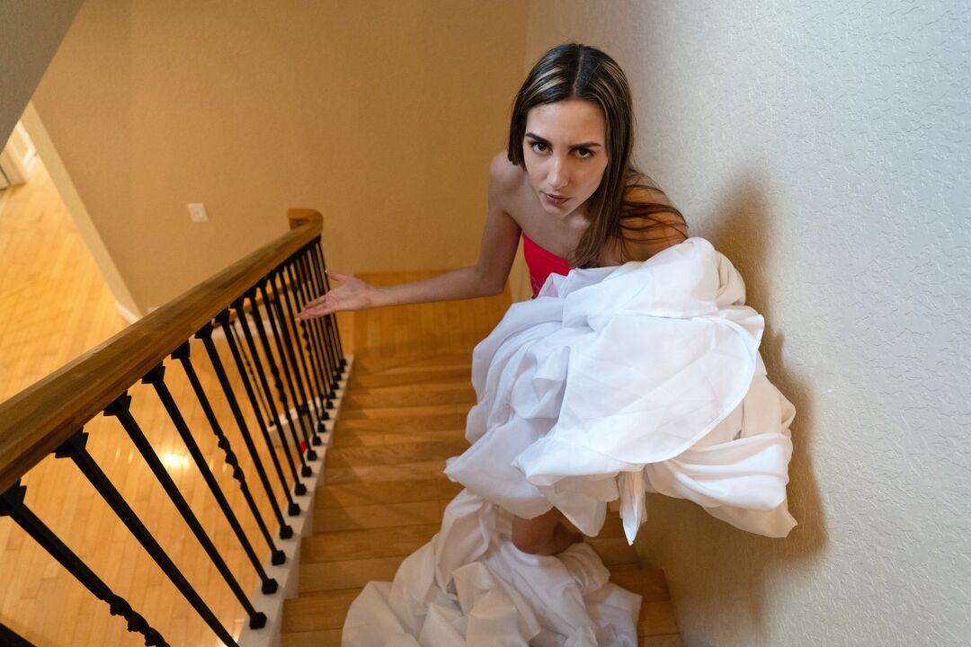 16P A adolescente latina magra Natalia Nix faz sexo na cama com seu meio-irmão