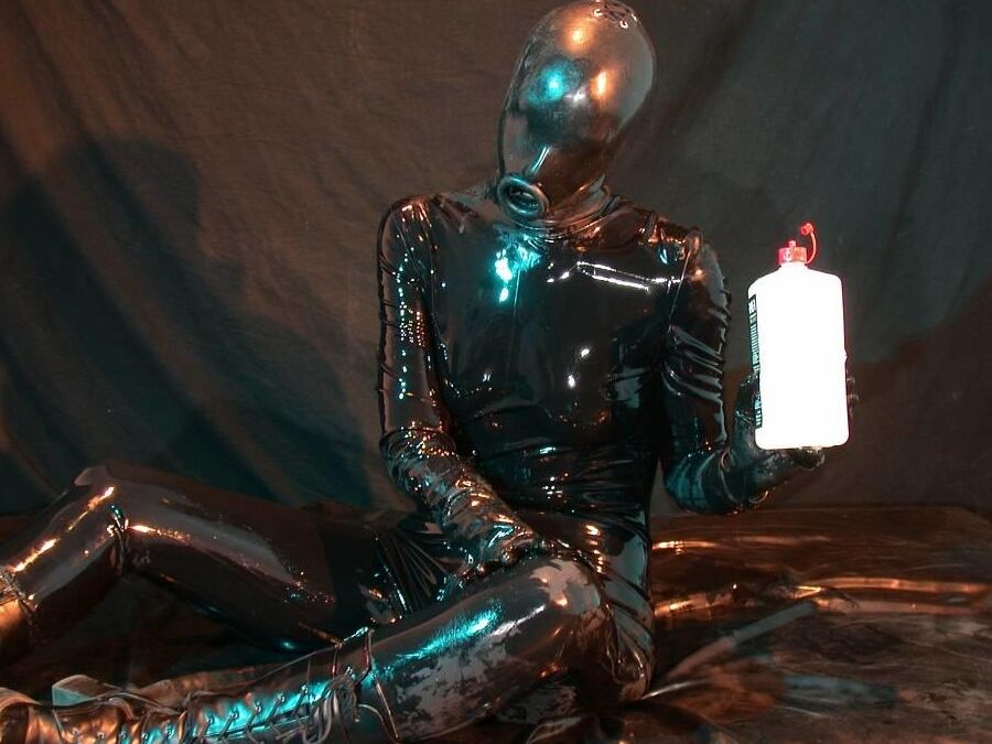 16P Images Rubber At The Latex Alien