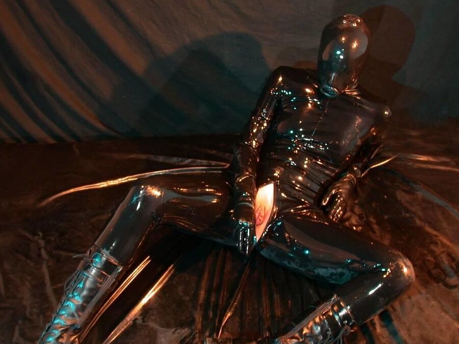 16P Images Rubber At The Latex Alien