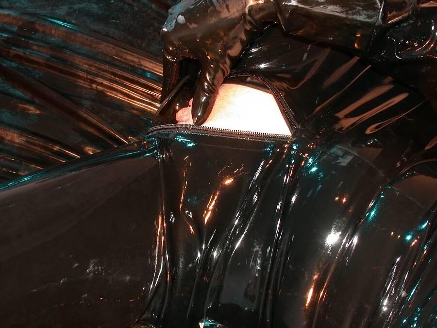 16P Images Rubber At The Latex Alien