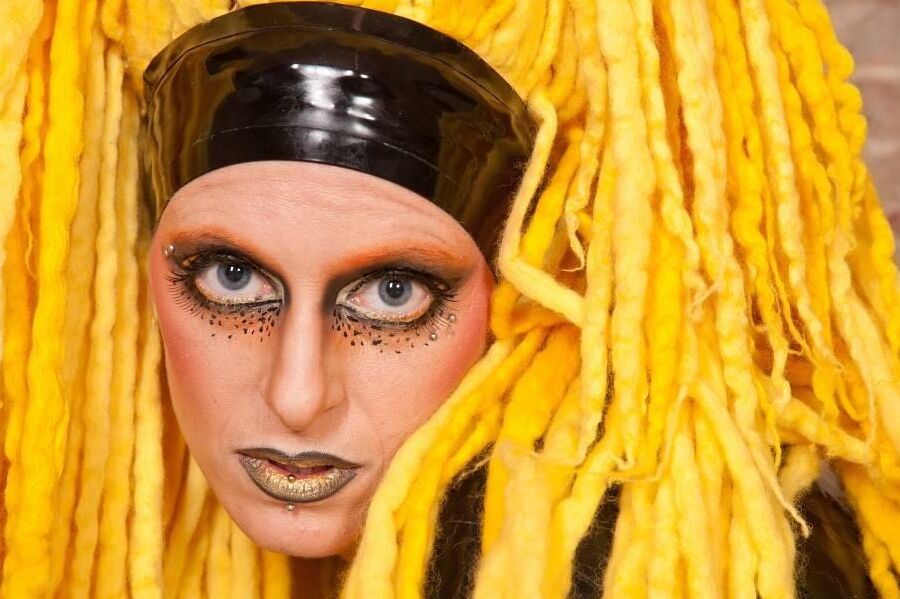 ラテックスダンジョンのラバーアット16P画像