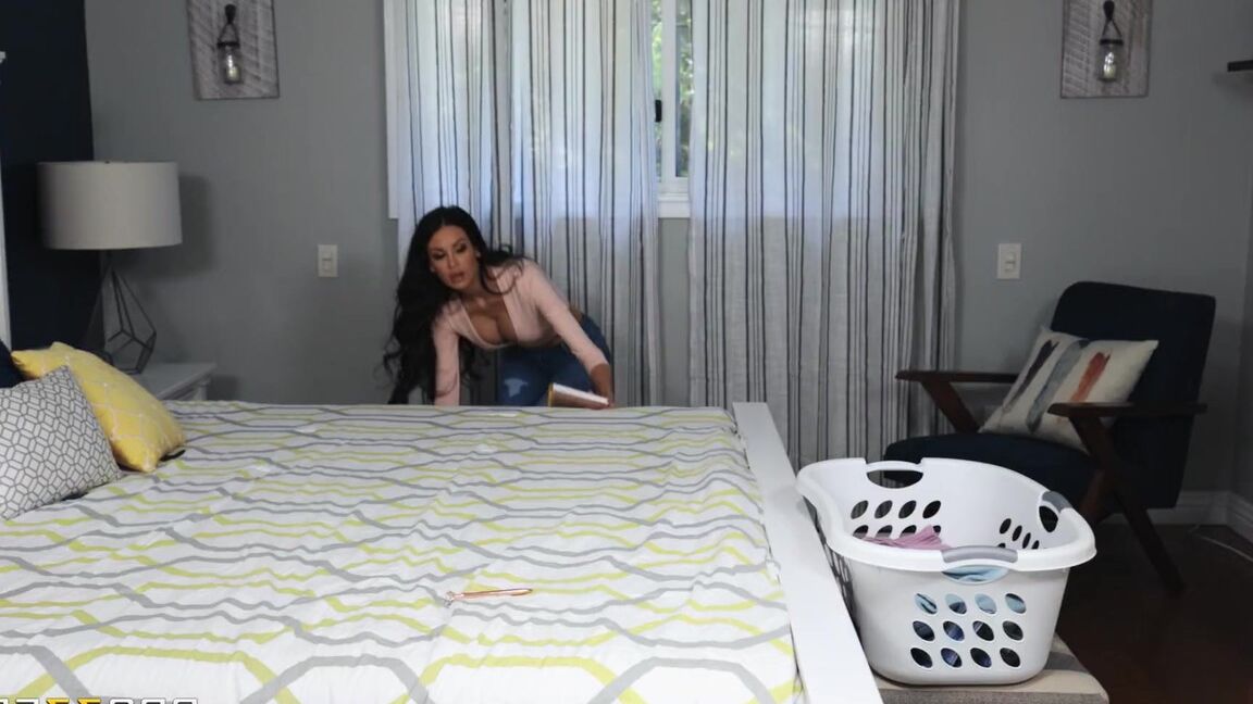 21P Moms In Control Liv renovada, Jamie Michelle, Zac Wild