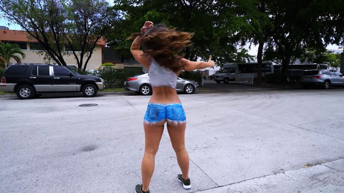 21P American babe with a nice butt Kelsi Monroe gets nailed in a van