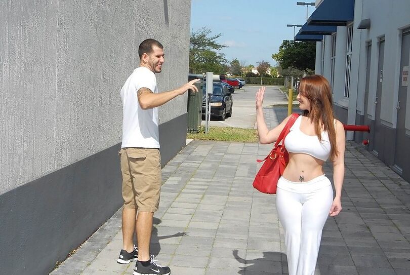 10P MILF tetona con culo perfecto es follada a lo perrito y termina chorreando semen