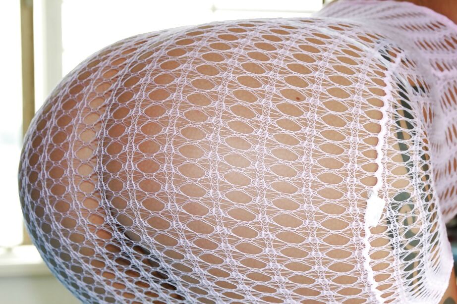 16P Latina gostosa Jynx Maze tem peitos e buceta torturados com prendedores de roupa