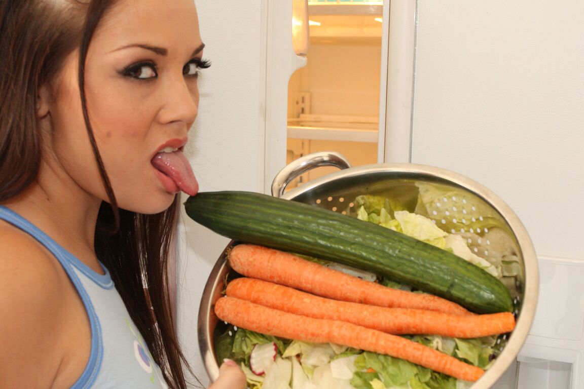 21P Pretty Latina Kristina Rose demonstrates deepthroat skills & gets huge facial