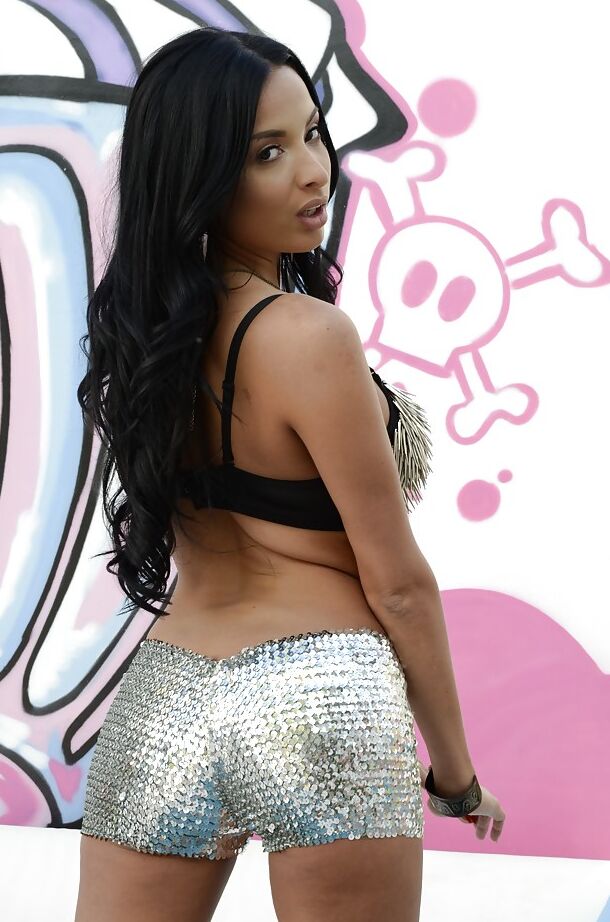 16P Gorgeous latina vixen Anissa Kate gets rid of her clothes